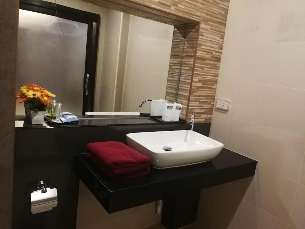 Nutchana Hill Boutique Hotel Hatjaj Kültér fotó